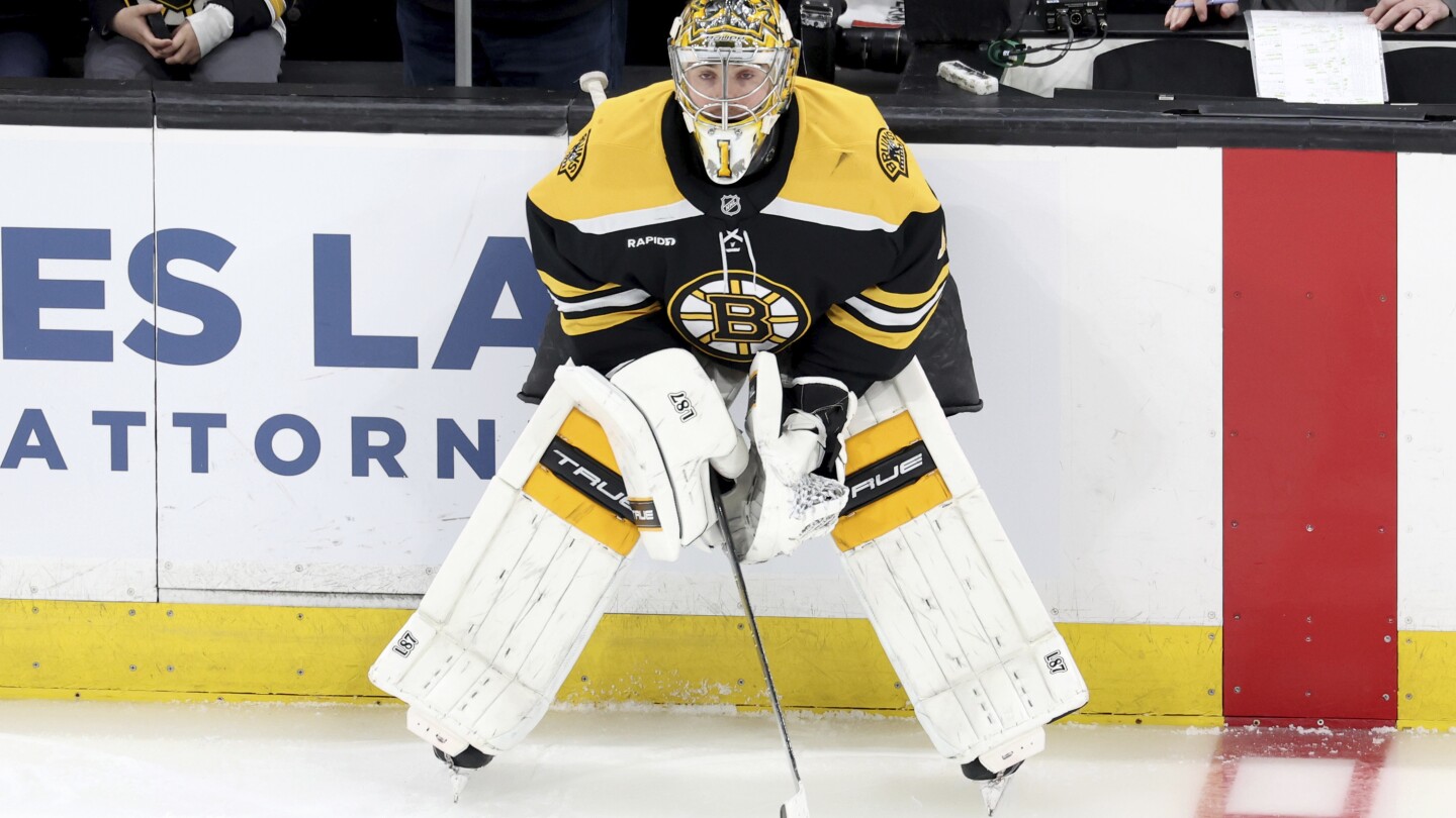 Jeremy Swayman stops 26 shots to lead the Bruins over the